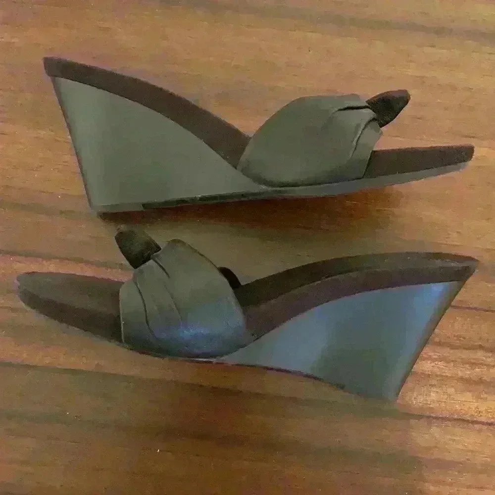 Bandolino Leather Bow Wedges